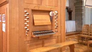 A new organ, by the master organ maker, Bernard Aubertin, was inaugurated in the Auditoire in 2014